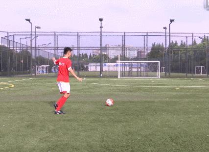 弧线球怎么才能踢出球速,如何拉出弧圈球