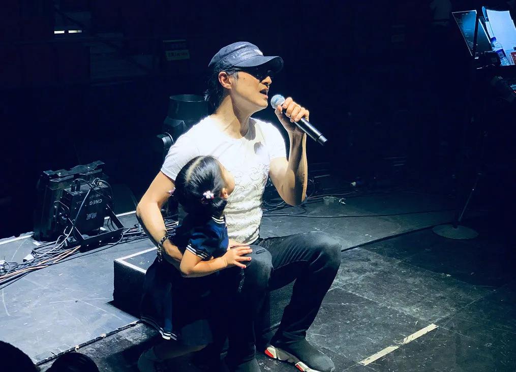 汪峰第30次冲击热搜失败原因,汪峰30次抢头条全记录