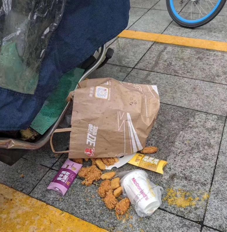 奥莱年终大促nikeadidas全场1折起,奥莱和adidas