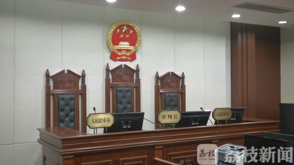 有他在，外面的水泥黄沙别想进小区！南京某高档小区沙霸栽了