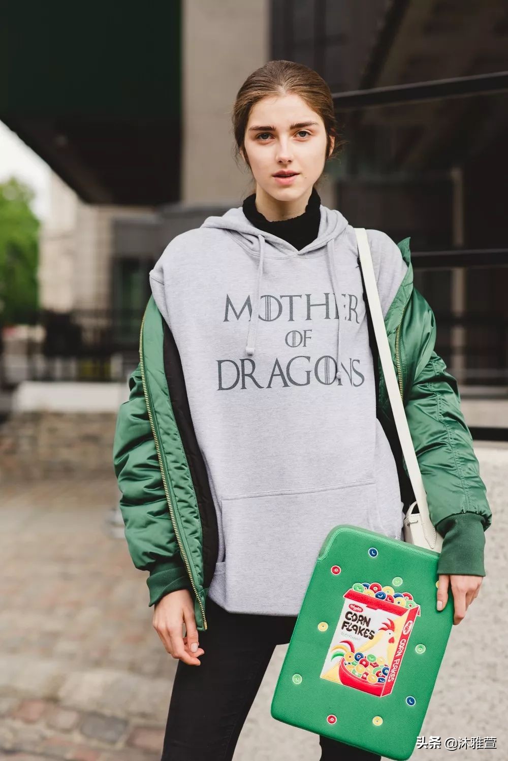 卫衣的n种穿法你学会了吗,卫衣的4个搭配方法太时髦了