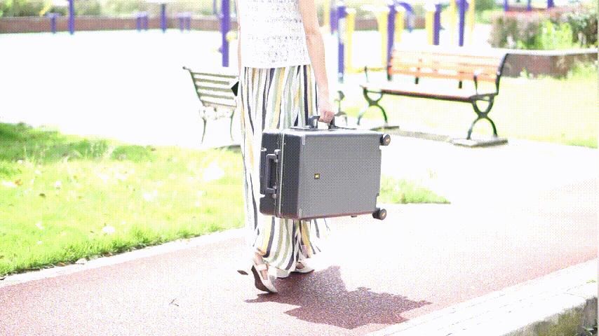 粗铝框设计，TSA密码锁，地平线8号行李箱，出差旅行好伙伴