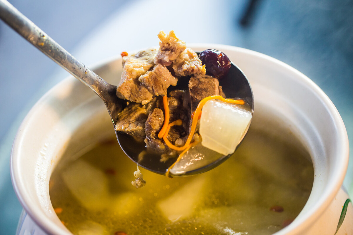 高汤不是“万能汤”，怎么熬才能又白又鲜，做法、用途讲究很多