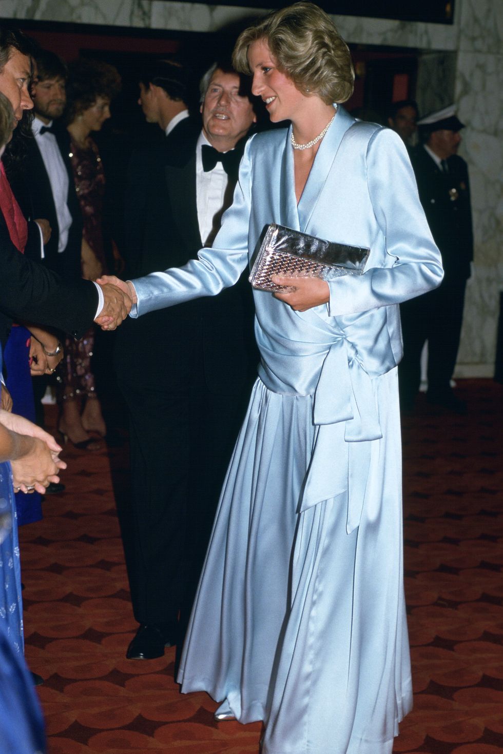 戴安娜王妃华丽大气服装,戴安娜王妃时尚穿着视频