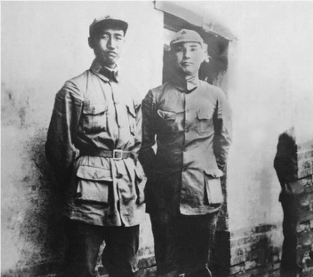 和*向前徐**是战友,革命不到一年就成省主席,为何20多年摆地摊生活