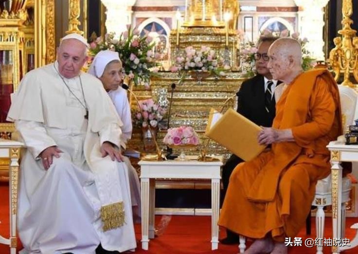 泰王跪拜泰国国王完整版,泰王跪拜中国皇帝