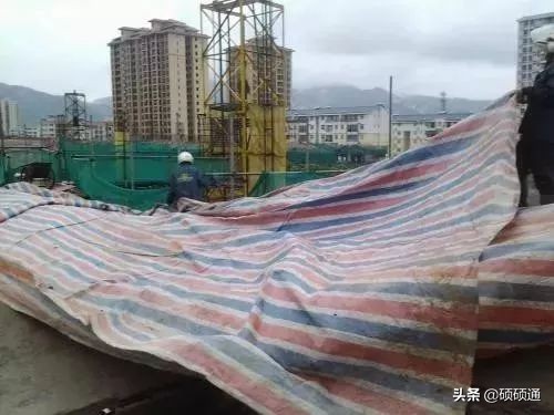 混凝土路面下雨了怎么补救,打完混凝土隔天下雨了怎么办