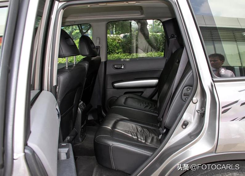 老日产奇骏2.0与新1.5,09老奇骏尾灯最上面的是什么灯