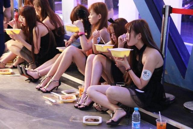 越南女孩欢迎中国人去旅游,大量越南女孩来到中国