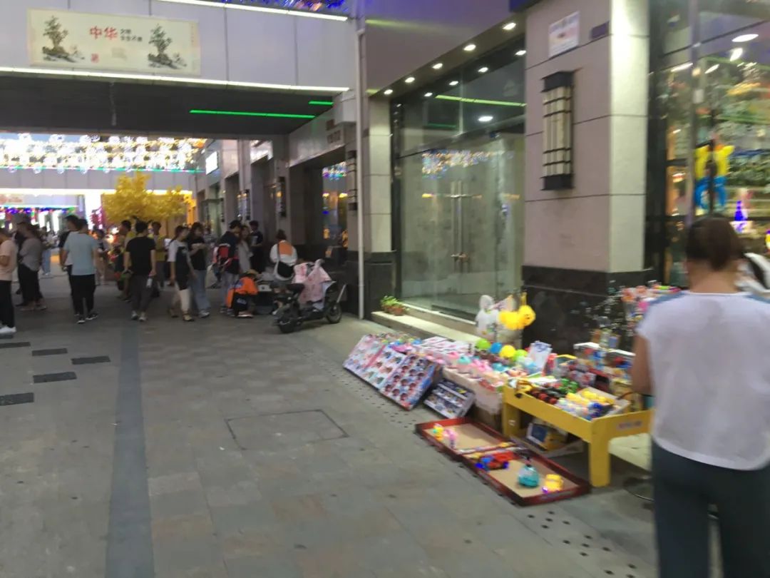 图说地摊经济人生百态,丰县地摊费