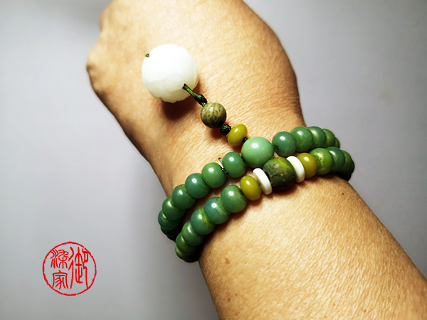 红楼梦翡翠雕刻吊坠,红楼梦文化艺术珍藏品