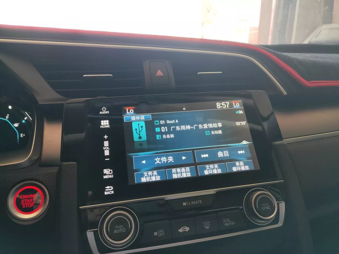 2019款思域后排靠背怎样放倒,本田思域后排靠背怎么放倒