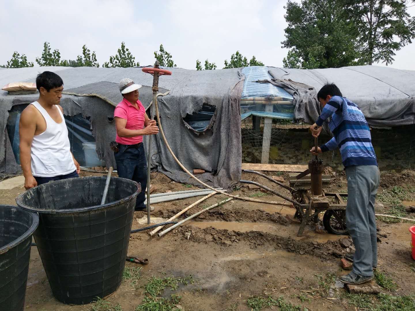 农村家庭必备的压水井,农村压水井为什么每次都要加水