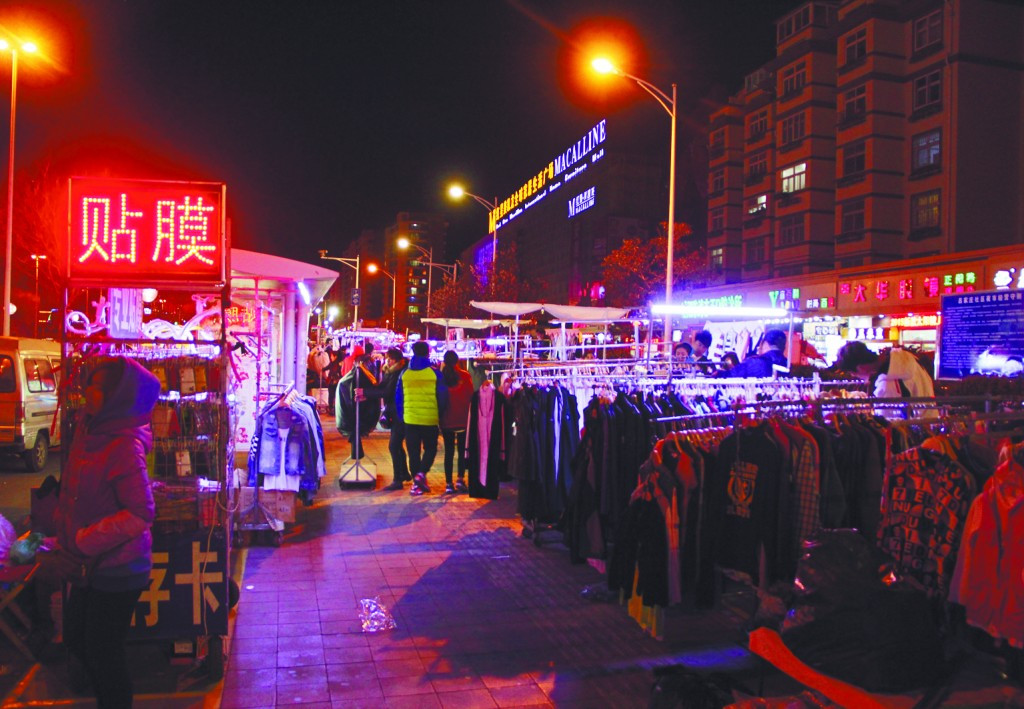 如何摆地摊快速赚钱,摆地摊赚钱小技巧视频