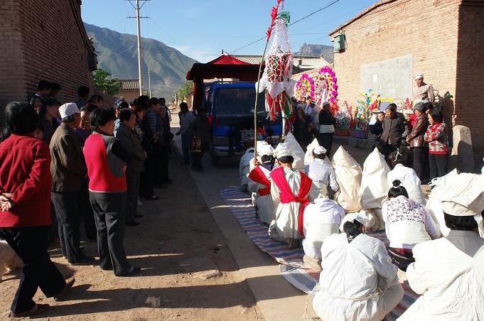 穿热孝有啥说法,身穿热孝别登邻宅意味着什么