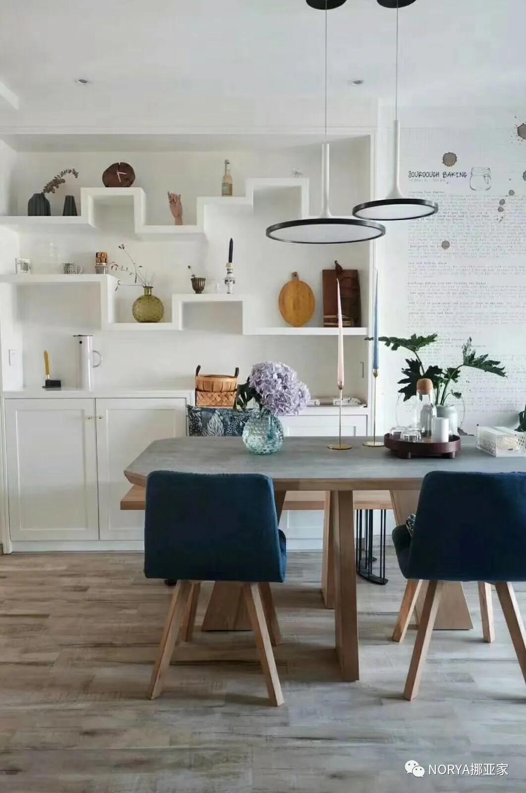 在客厅吃饭才能感觉到舒服,在客厅吃东西和饮料