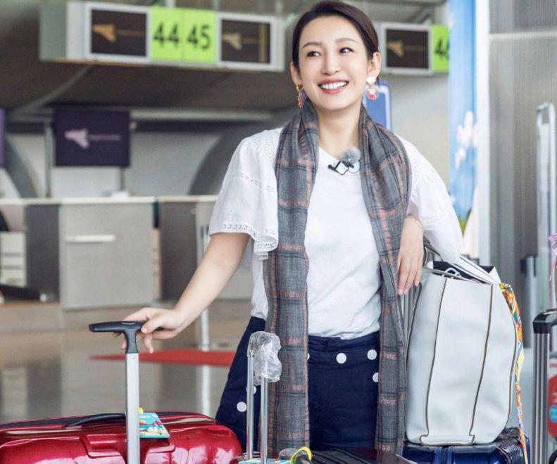 走红毯保守、不参加综艺，格格不入的袁泉，为何还这么受欢迎？