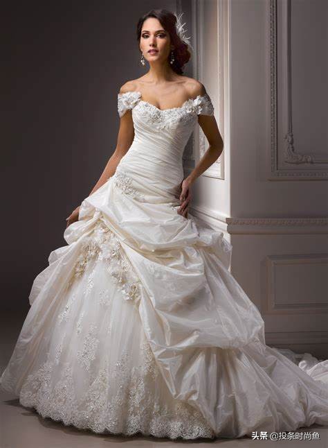 各种各样款式的连衣裙,各种风格的连衣裙