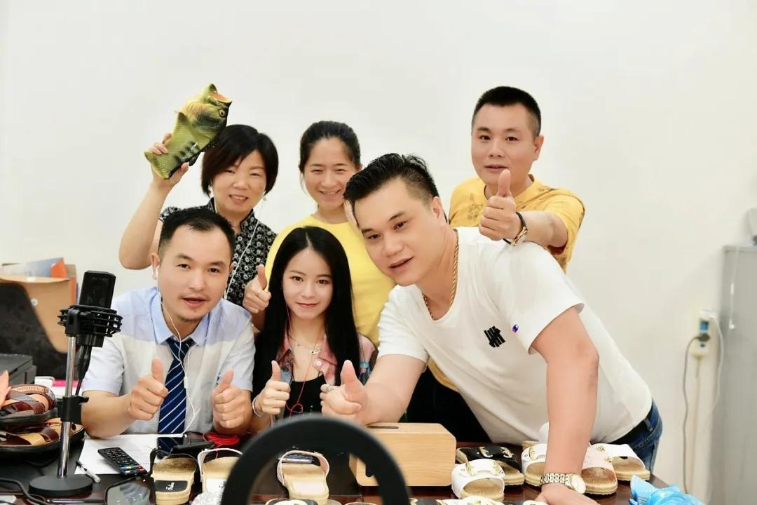厉害了！江西寻乌籍鞋老板首次直播带货1000件