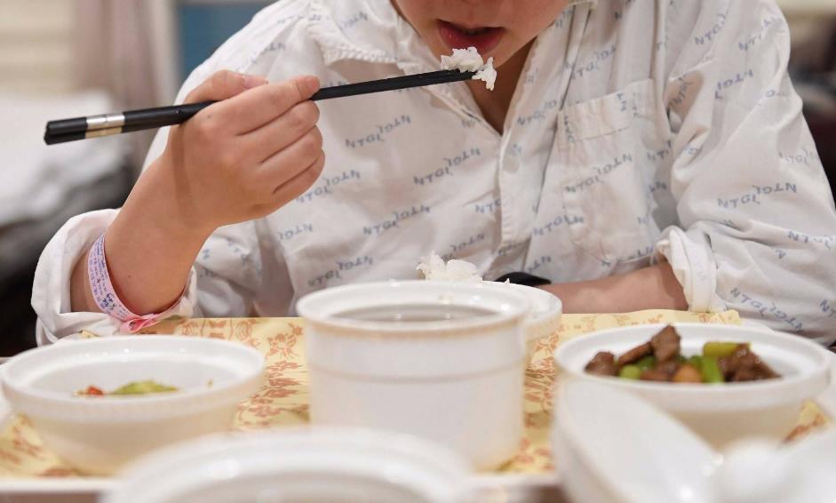 月子喝水用什么奶瓶,坐月子孕妈要不要多喝水