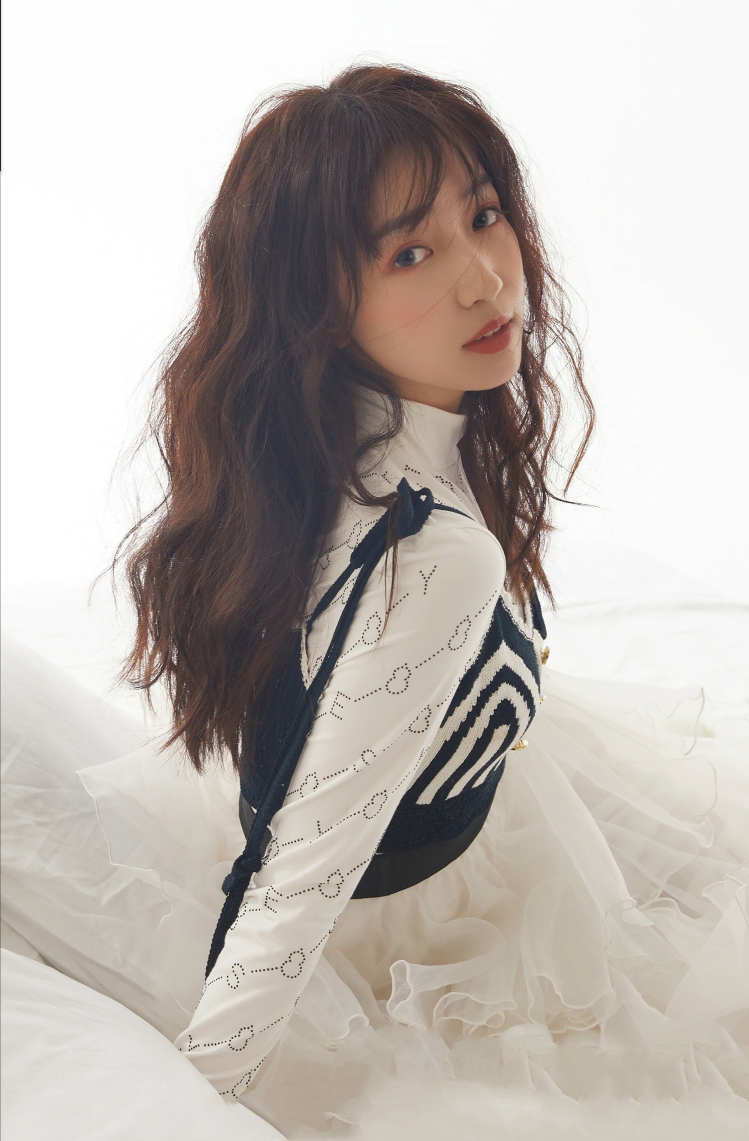 秦牛正威蓬松的头发视频,秦牛正威惊艳的照片