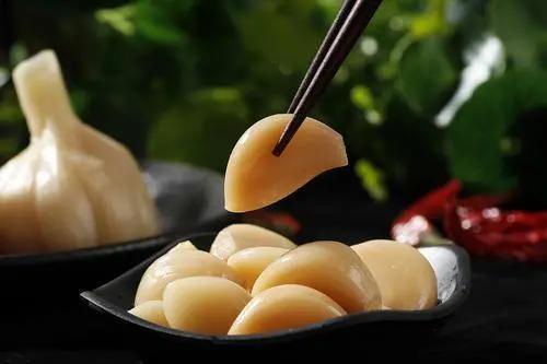 冰糖白醋腌糖蒜的比例是多少,做糖醋蒜加不加水呢