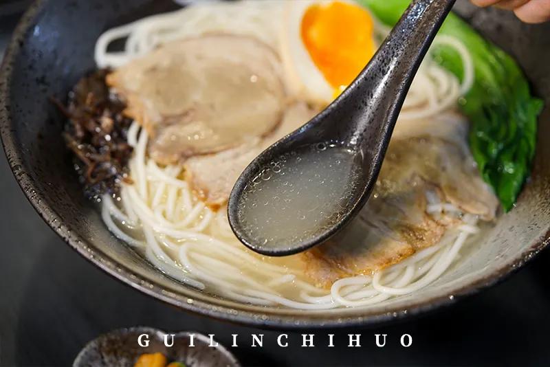 东西巷火了4年的“爱情”小店，老板竟然师从日本“拉面之神”