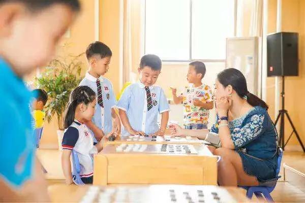 不知道如何与孩子相处？无法与孩子亲密接触？三个字解决你的烦恼