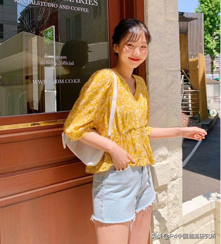 牛仔短裤怎么穿才好看,牛仔短裤就要穿这样的舒适又显瘦