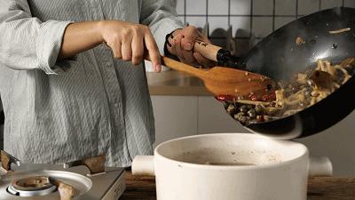 这么好吃的螺蛳粉原来秘密在这里,螺蛳粉卖到断货