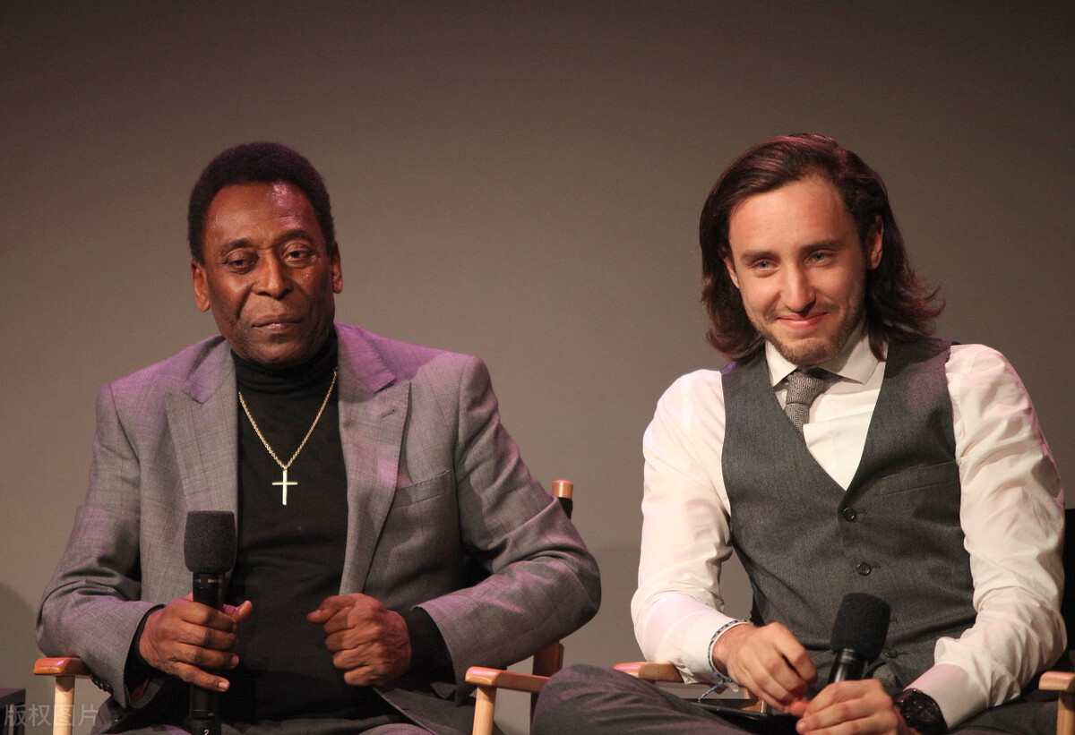 球王贝利的乌鸦,球王贝利使用什么艺术手法