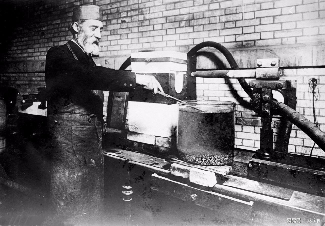 买假钻石2000万,假钻石300万