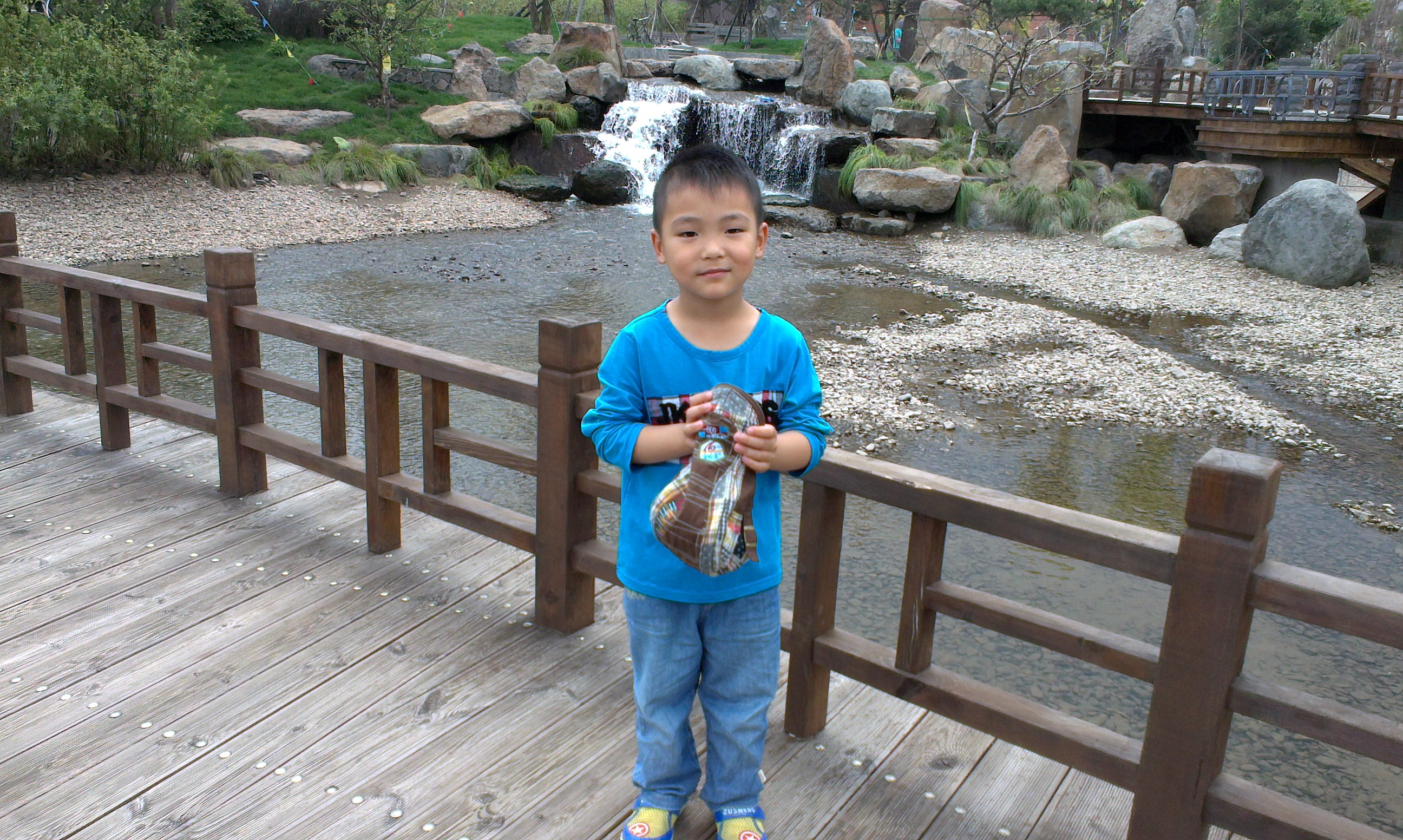 小学英语双语作文写作练习之下雪啦