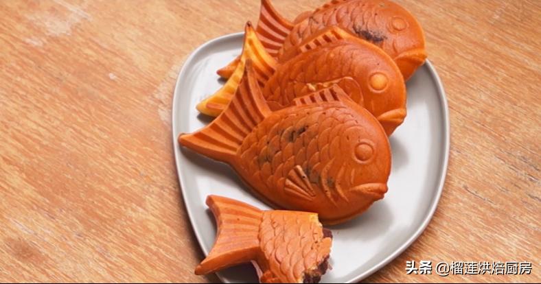 自己动手做出蜡笔小新同款鲷鱼烧，豆沙丝滑甜软，表皮蛋香浓郁