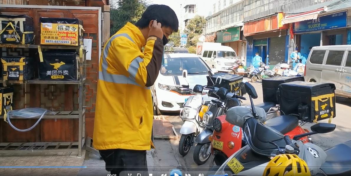 外卖小哥，用车轮温暖着昆明