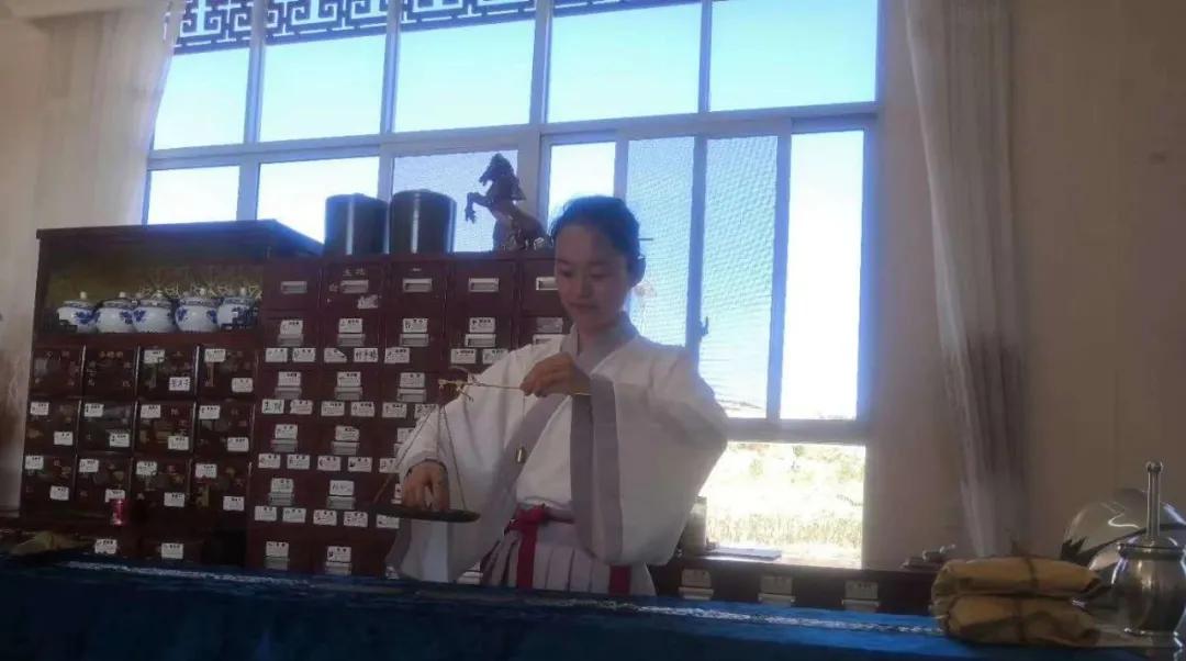 厌学沉迷手机游戏的家庭指导方案,高二孩子沉迷手机游戏厌学怎么办