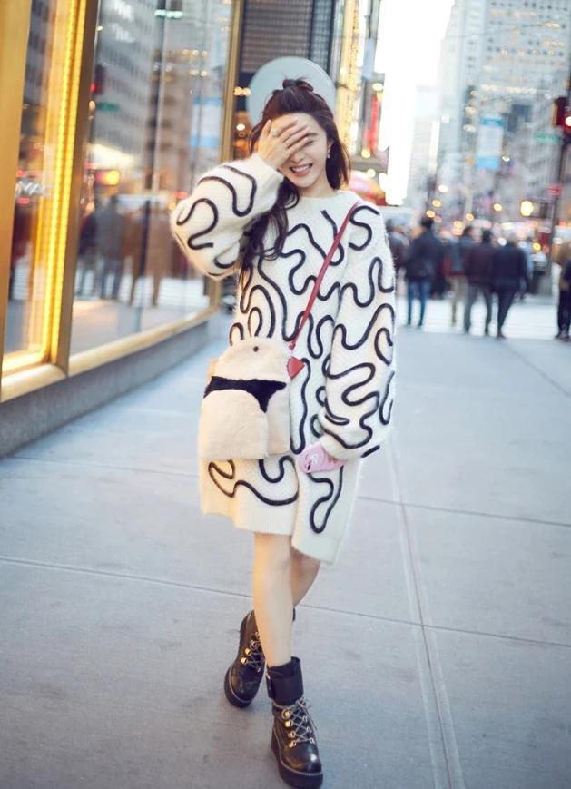 *税偷***税漏**凉透的范冰冰，机场现身短裙可爱，却露出了一个小缺点