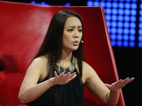 乐嘉一个人的性格是与生俱来的,乐嘉一切的改变都是身不由己