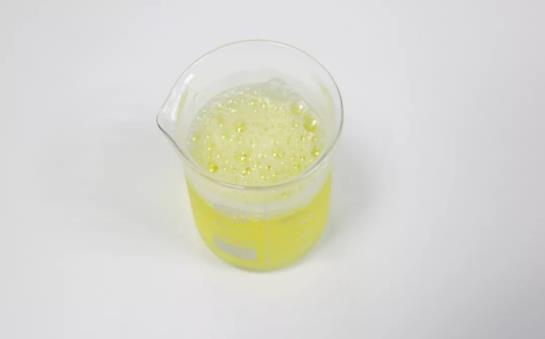 小孩小便有泡沫是不是肾有问题,尿尿小泡沫一直不消失是肾问题吗