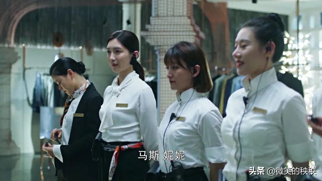 比起顾佳“贵妇”风,王漫妮的显贵穿搭和精准购物,更值得参考