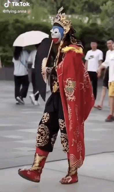 中国街拍让外国人震撼的视频,让外国人惊艳的穿着中国街拍