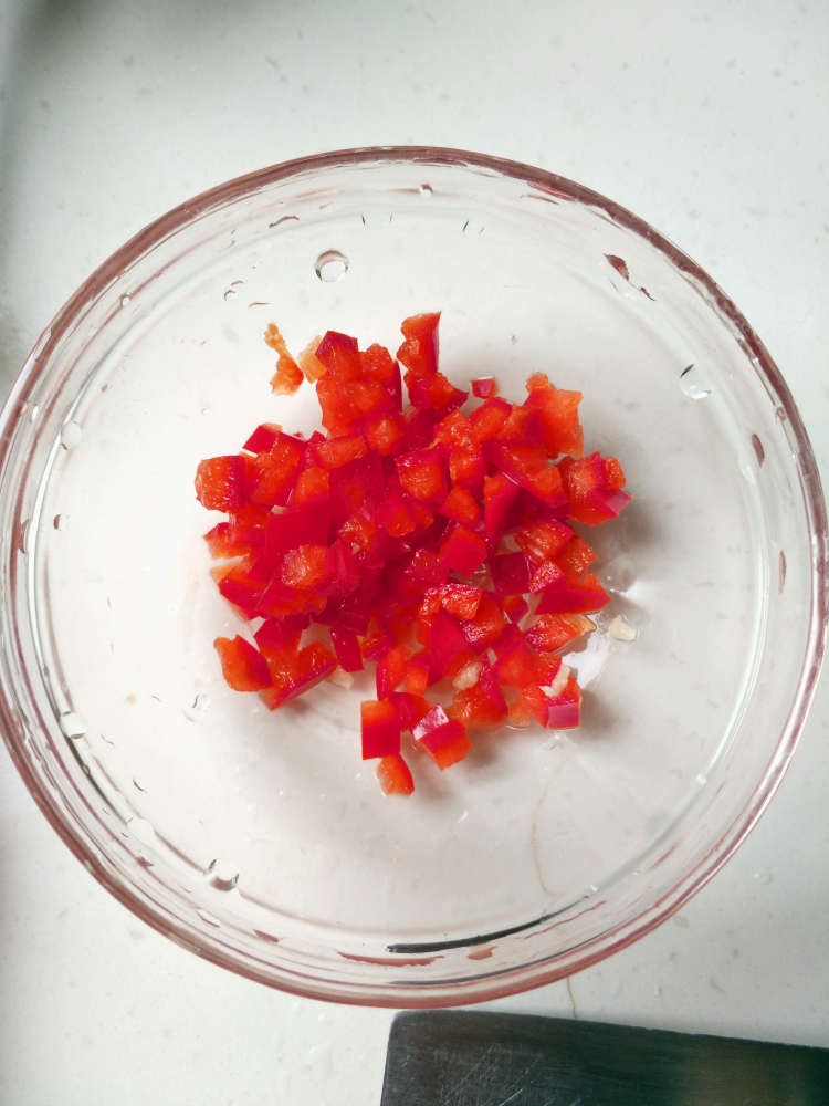 自己下厨做花甲鲜虾生蚝粉丝煲,小白锅做蒜蓉花甲粉丝煲家庭版