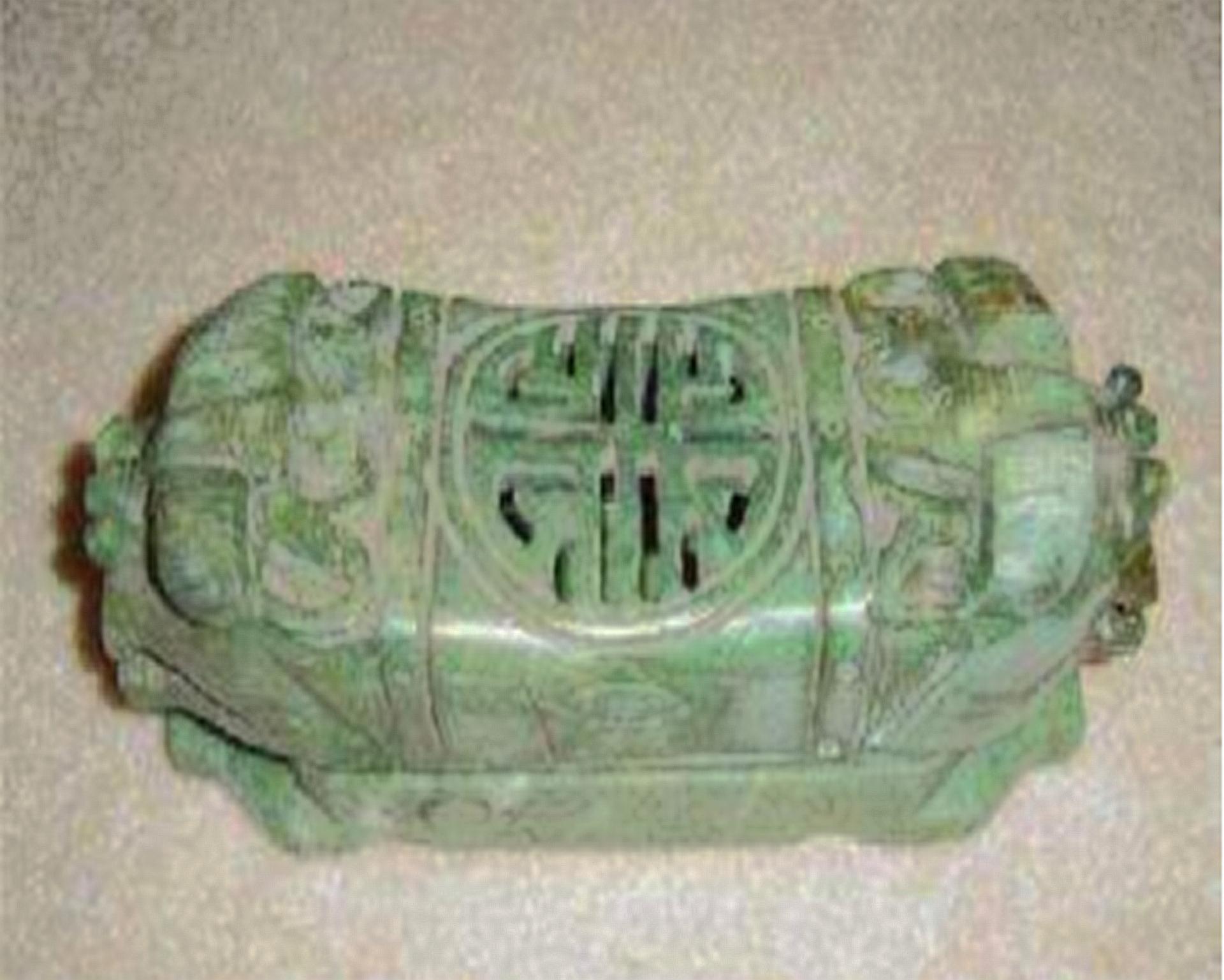 女子拿枕头鉴宝完整视频,大妈带5元买的玻璃杯去鉴宝