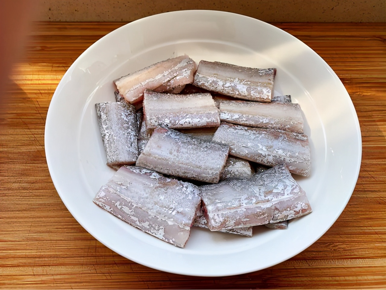 带鱼如何煎不粘锅,如何煎带鱼不粘锅的秘诀