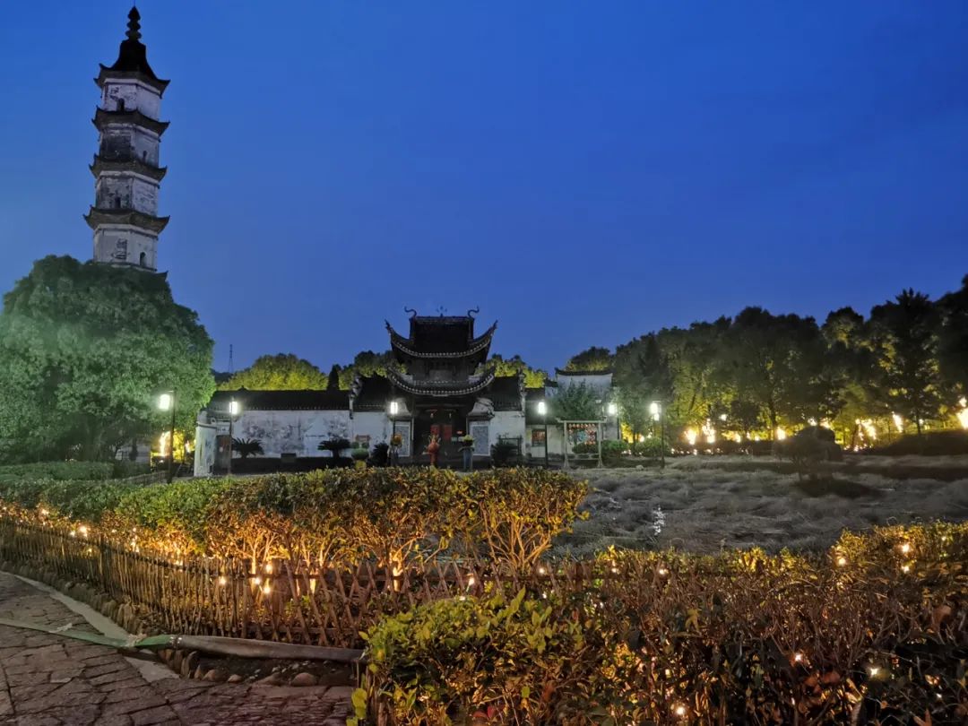 夜新叶，新叶夜，夜夜夜夜夜！唱吧醉仙居，探秘奶茶吧，茶憩戏曲馆，漫步烟花巷……每周六晚