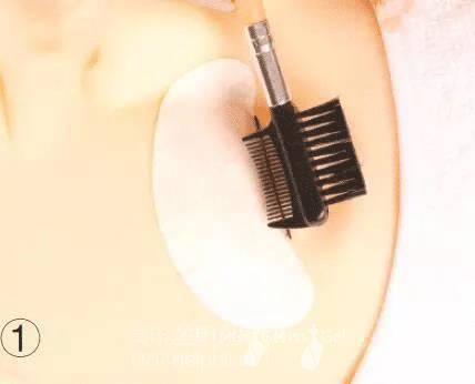 嫁接睫毛技术进行中,m型嫁接睫毛教程零基础手法