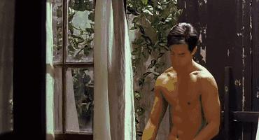 女生洗澡站着尿尿是好是坏？医生竟然这么说……