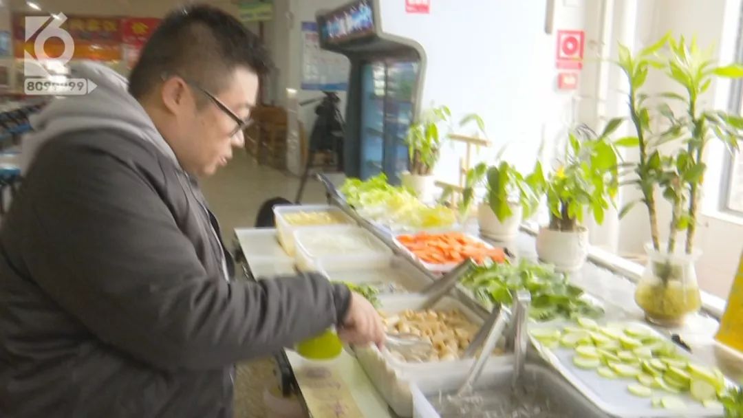 食堂4元成本的小火锅,小火锅一个人吃10元