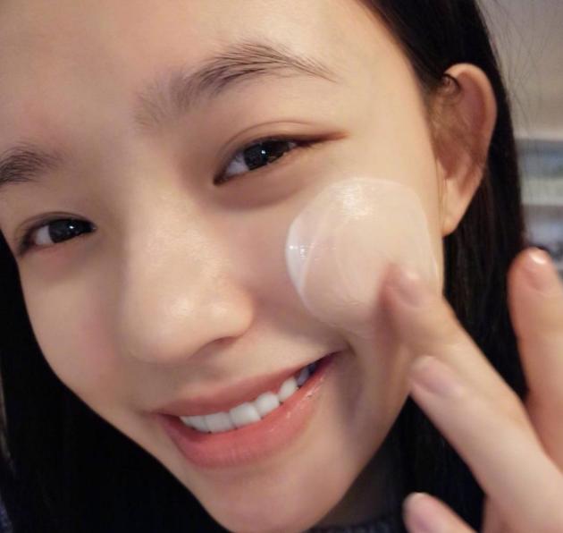 睡前坚持这三件事皮肤会越来越好,女人每晚睡前必做4件事