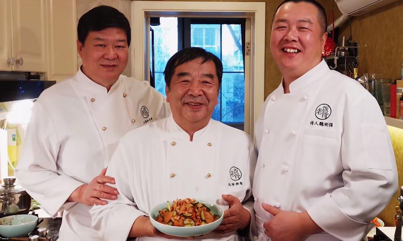 李子柒被韩国网友*攻围**，中国博主联手回击，发布酸菜视频标题显眼